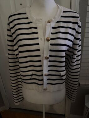 Na-Kd | NWoT Boxy Knitted Striped Black/White Button-Front Sweater, sz large.